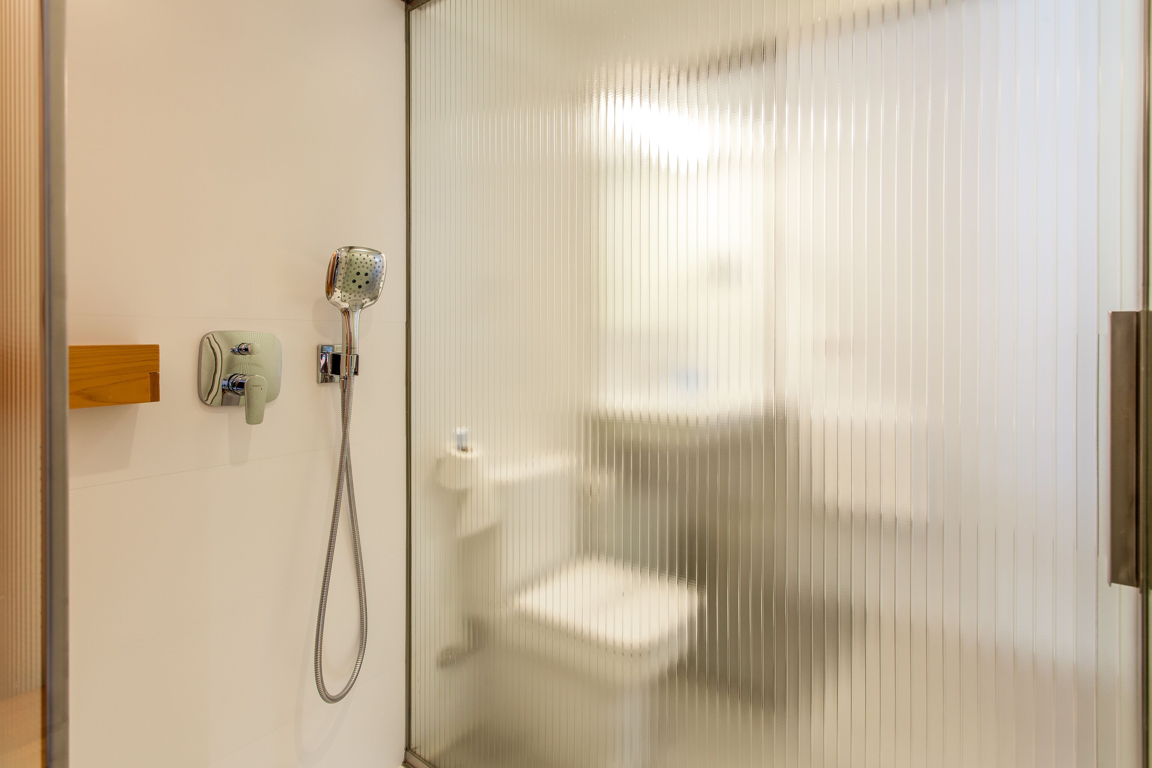 shower, rainfall showerhead, free toiletries, hair dryer