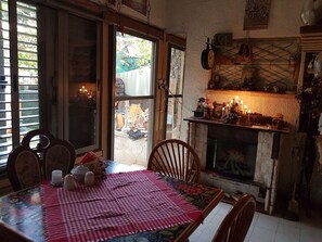 In-room dining - Villa Jean Em (Netanya)