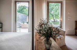 Executive Double Room, Accessible, Garden View | Premium bedding, minibar, desk, soundproofing - Agriturismo Corte Ruffoni (Zevio)