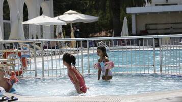 Außenpool (je nach Saison geöffnet)