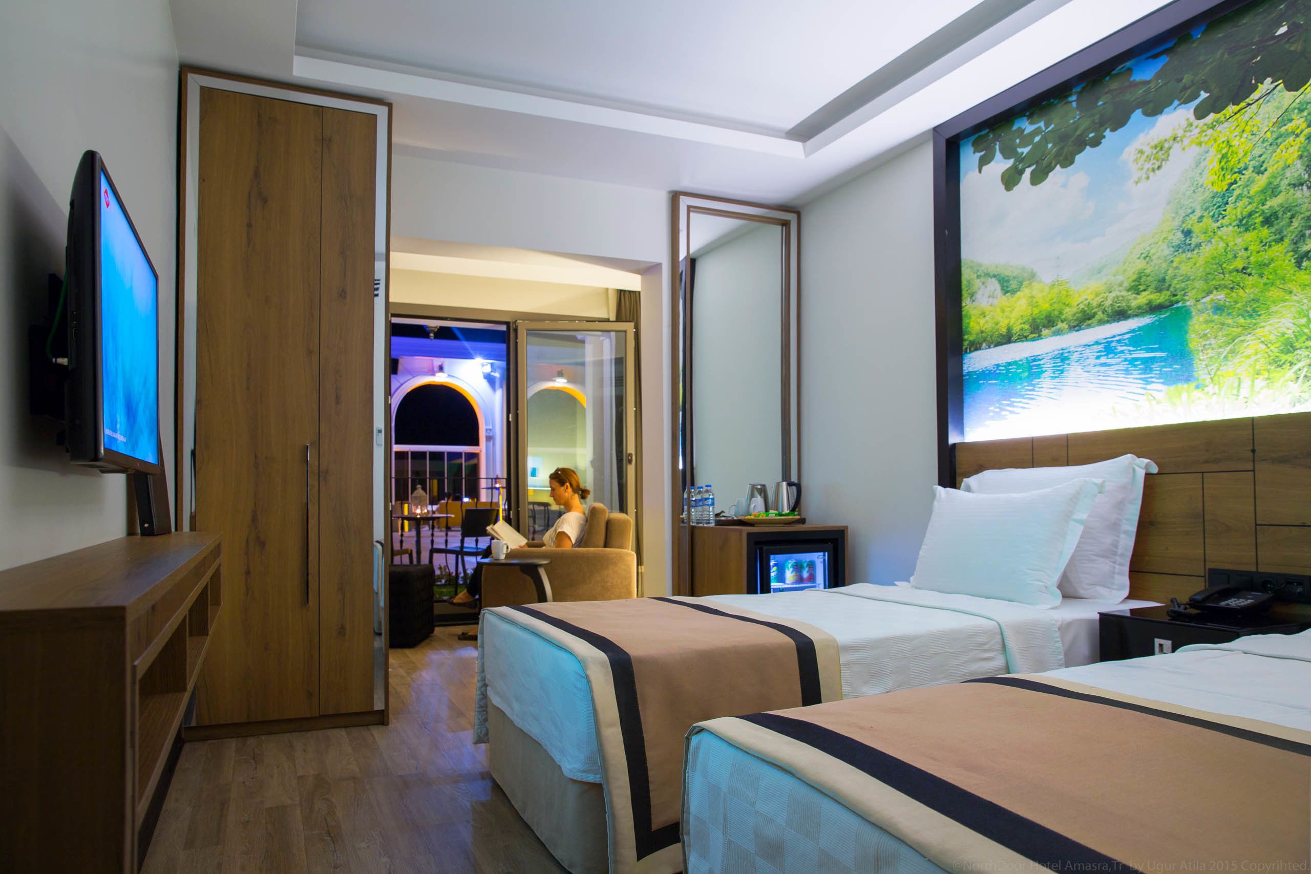 deluxe room | minibar, in-room safe, soundproofing, iron/ironing board