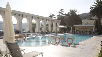 Seasonal outdoor pool