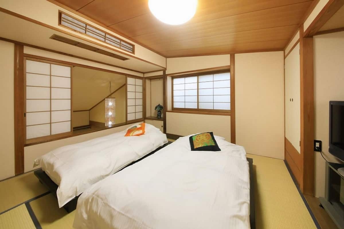 1 bedroom, in-room safe, individually decorated, individually furnished