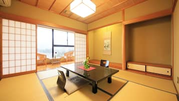 Twin Room with Antechamber | 1 bedroom, in-room safe, individually decorated, individually furnished