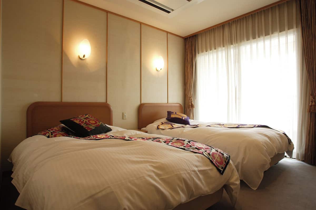 Standaard Twin kamer, 1 slaapkamer, niet-roken, privébadkamer (with Antechamber) | 1 slaapkamer, een kluis op de kamer, individueel gedecoreerd