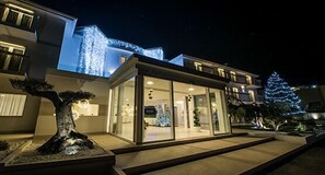 Front of property - evening/night - Malucri Resort (San Marco in Lamis)