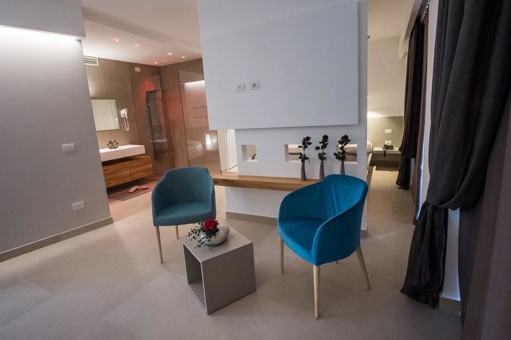 executive suite, balcony, valley view | minibar, in-room safe, desk, cots/infant beds