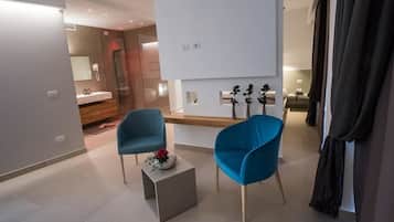 Executive Suite, Balcony, Valley View | Minibar, in-room safe, desk, cribs/infant beds