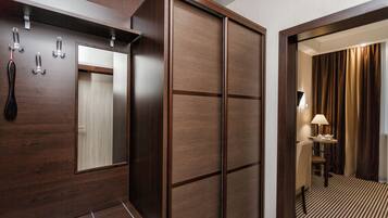 Premium bedding, minibar, in-room safe, desk