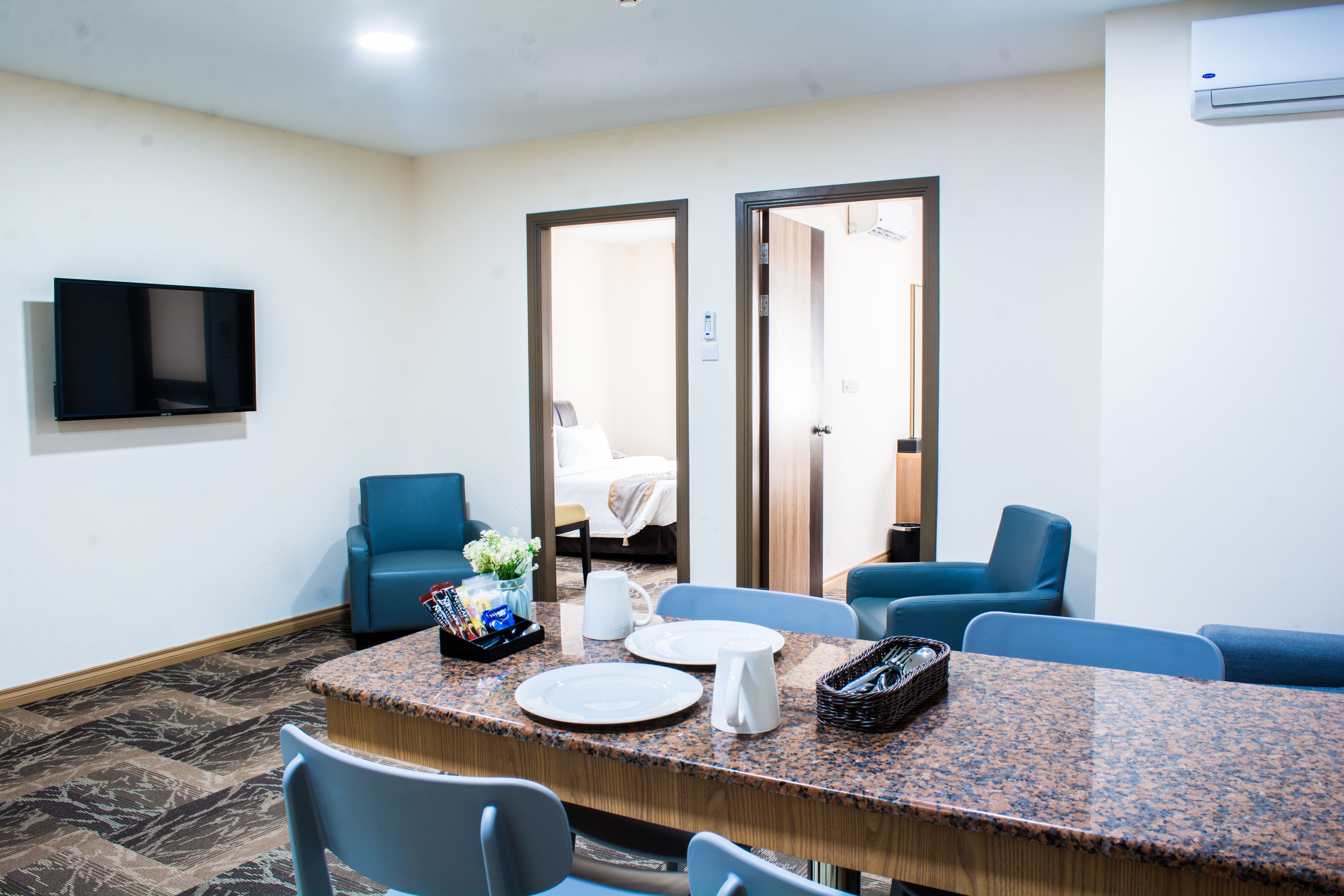 1 bedroom, premium bedding, down duvets, minibar