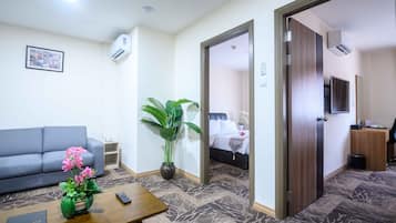 Premium bedding, down duvets, minibar, in-room safe