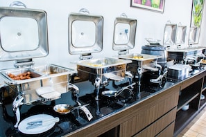 含每日當地特色早餐