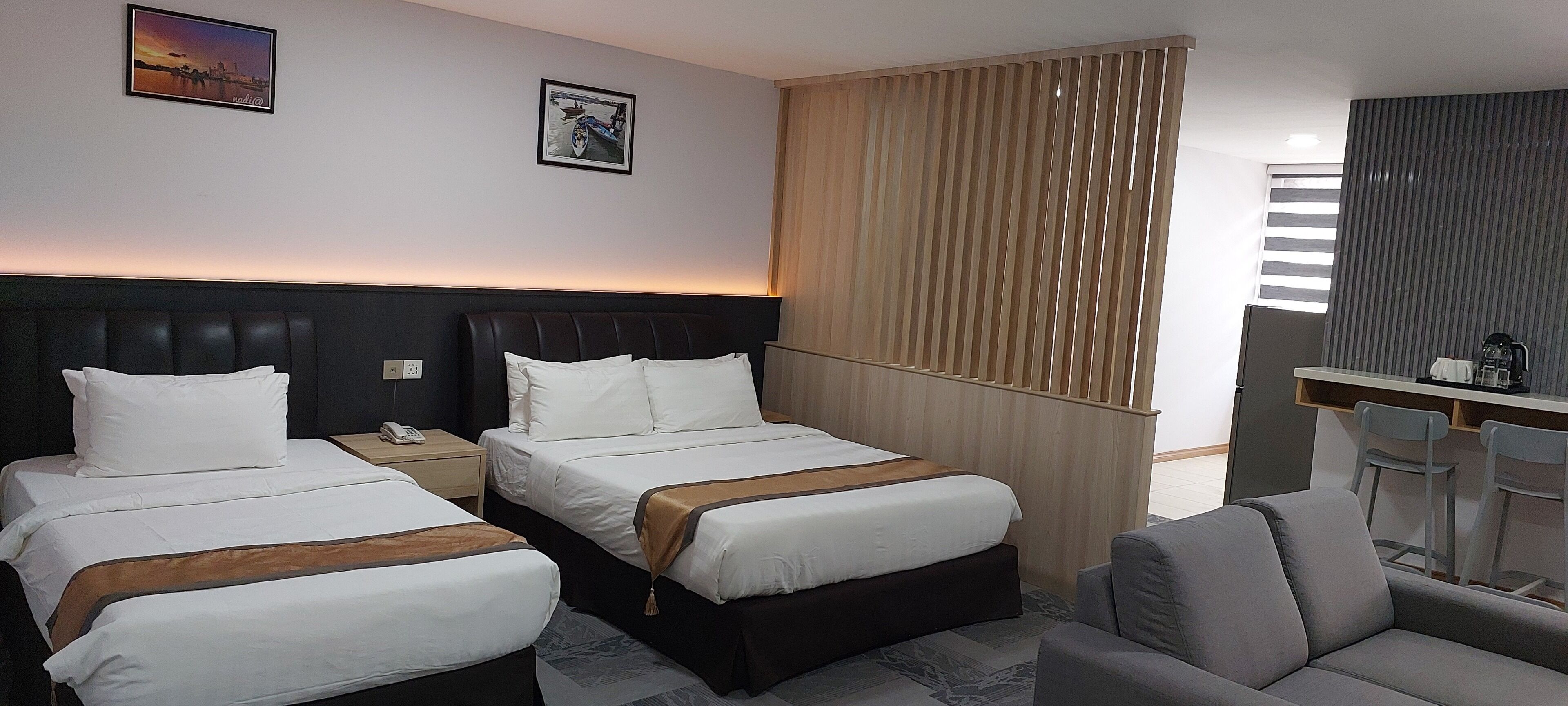 family room | 1 bedroom, premium bedding, down duvets, minibar
