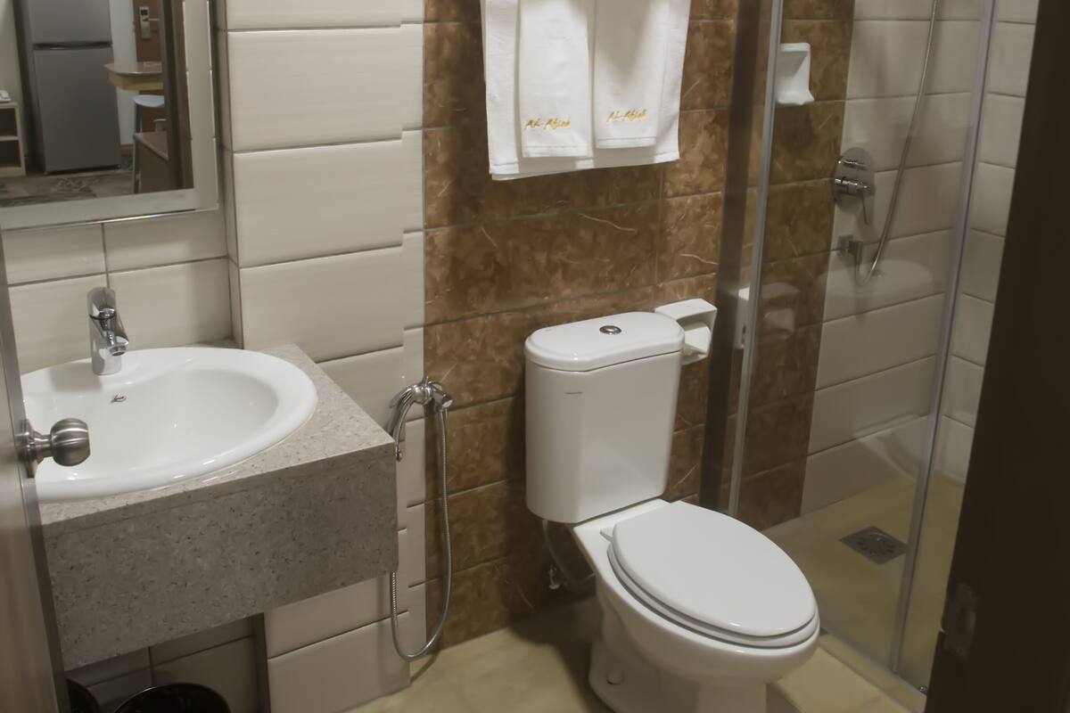 executive room, 1 king bed | bathroom | shower, rainfall showerhead, free toiletries, hair dryer