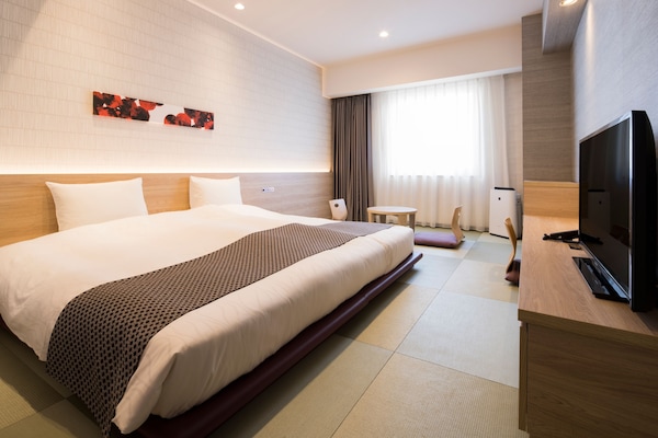 In-room safe, desk, blackout curtains, soundproofing