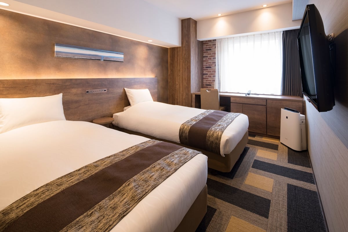 moderate twin room | in-room safe, desk, blackout curtains, soundproofing