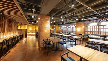Daily buffet breakfast (JPY 3000 per person)