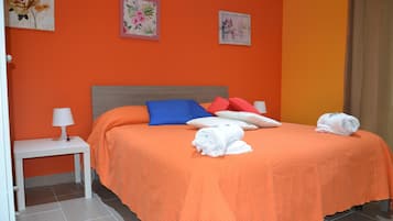 Hochwertige Bettwaren, Schreibtisch, schallisolierte Zimmer