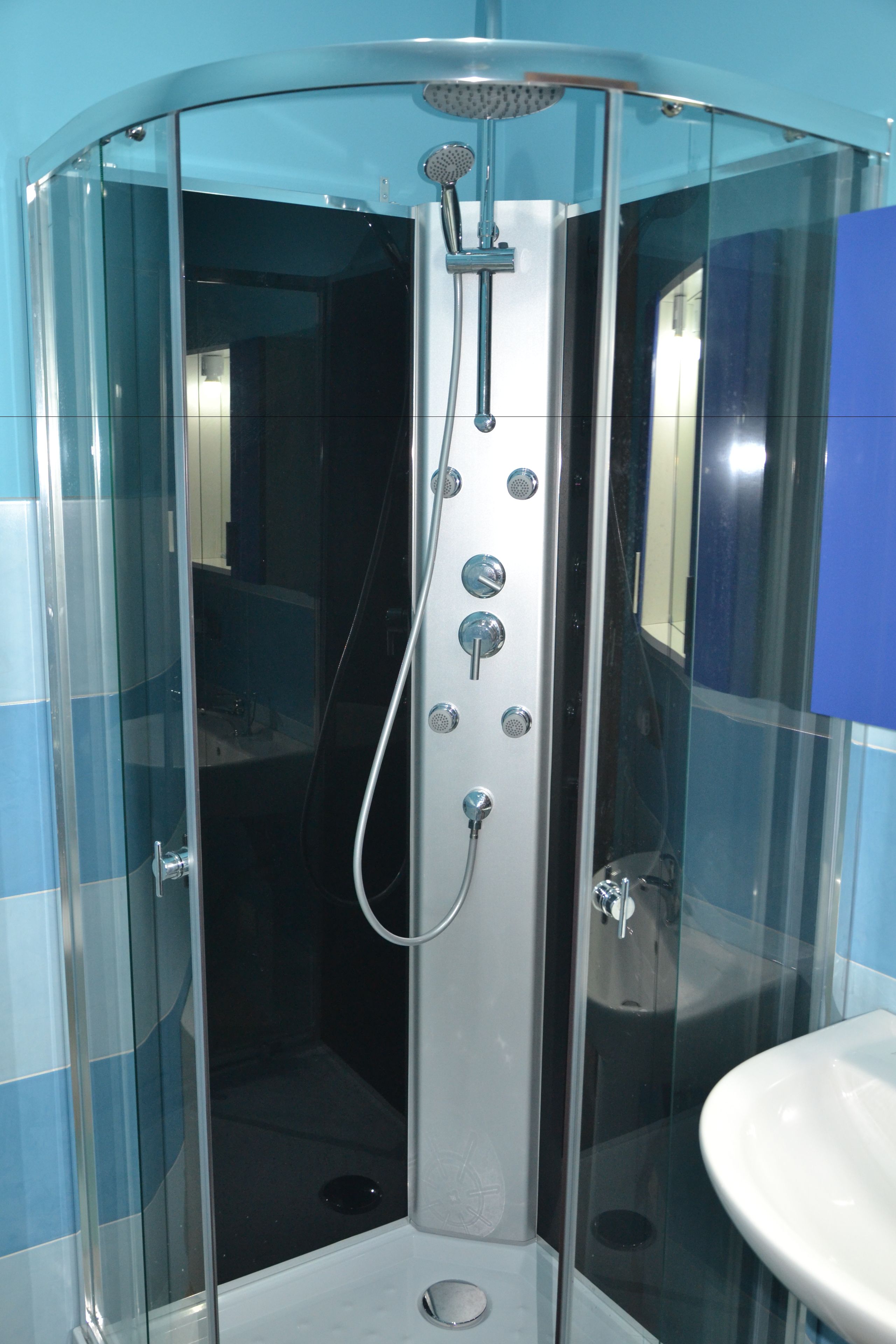 Double Room | Bathroom shower