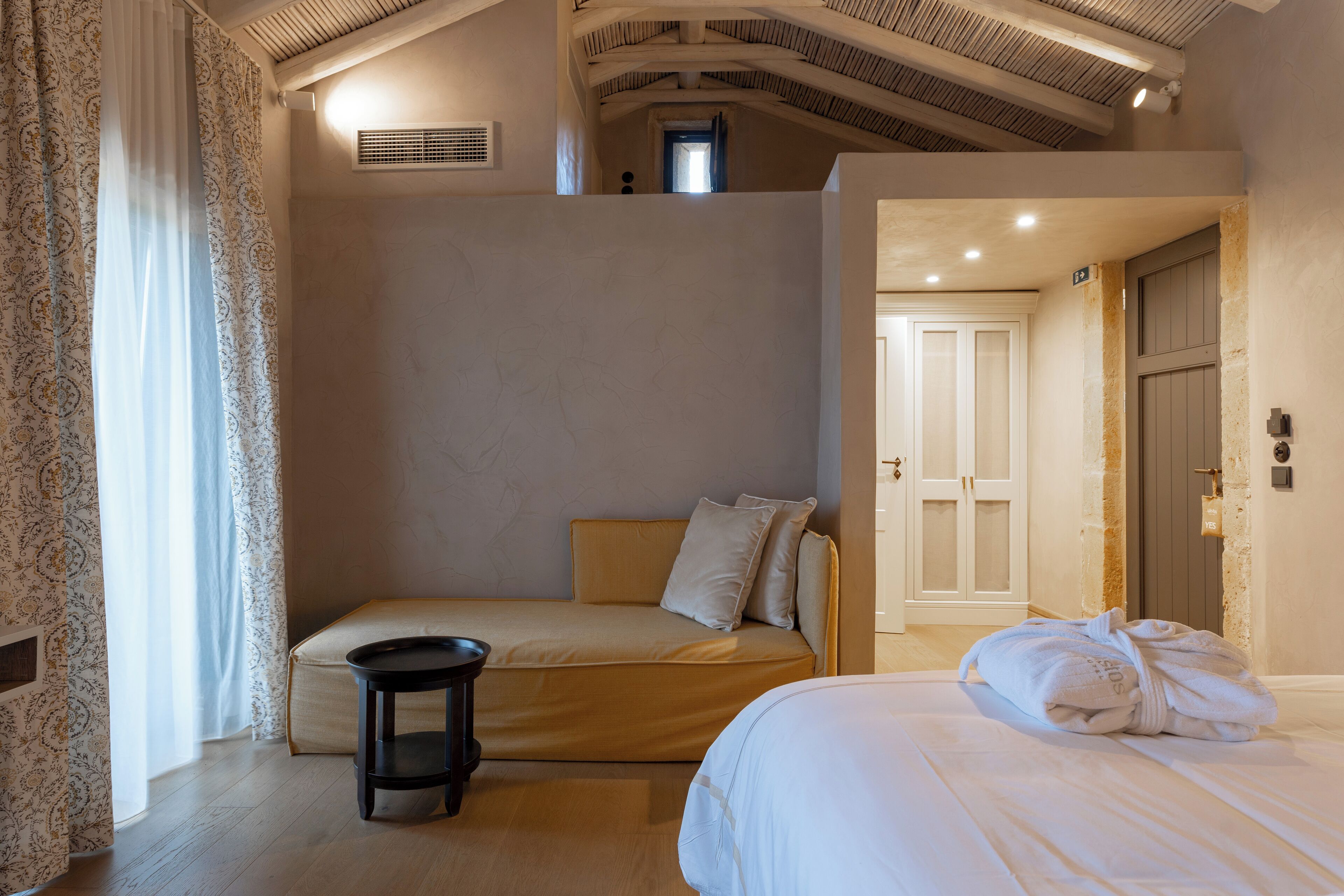 Junior Studio Suite | Premium bedding, pillowtop beds, minibar, in-room safe