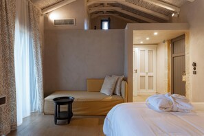 Junior Studio Suite - Alistos Hotel (East Mani)