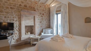Superior Room | Premium bedding, pillow-top beds, minibar, in-room safe