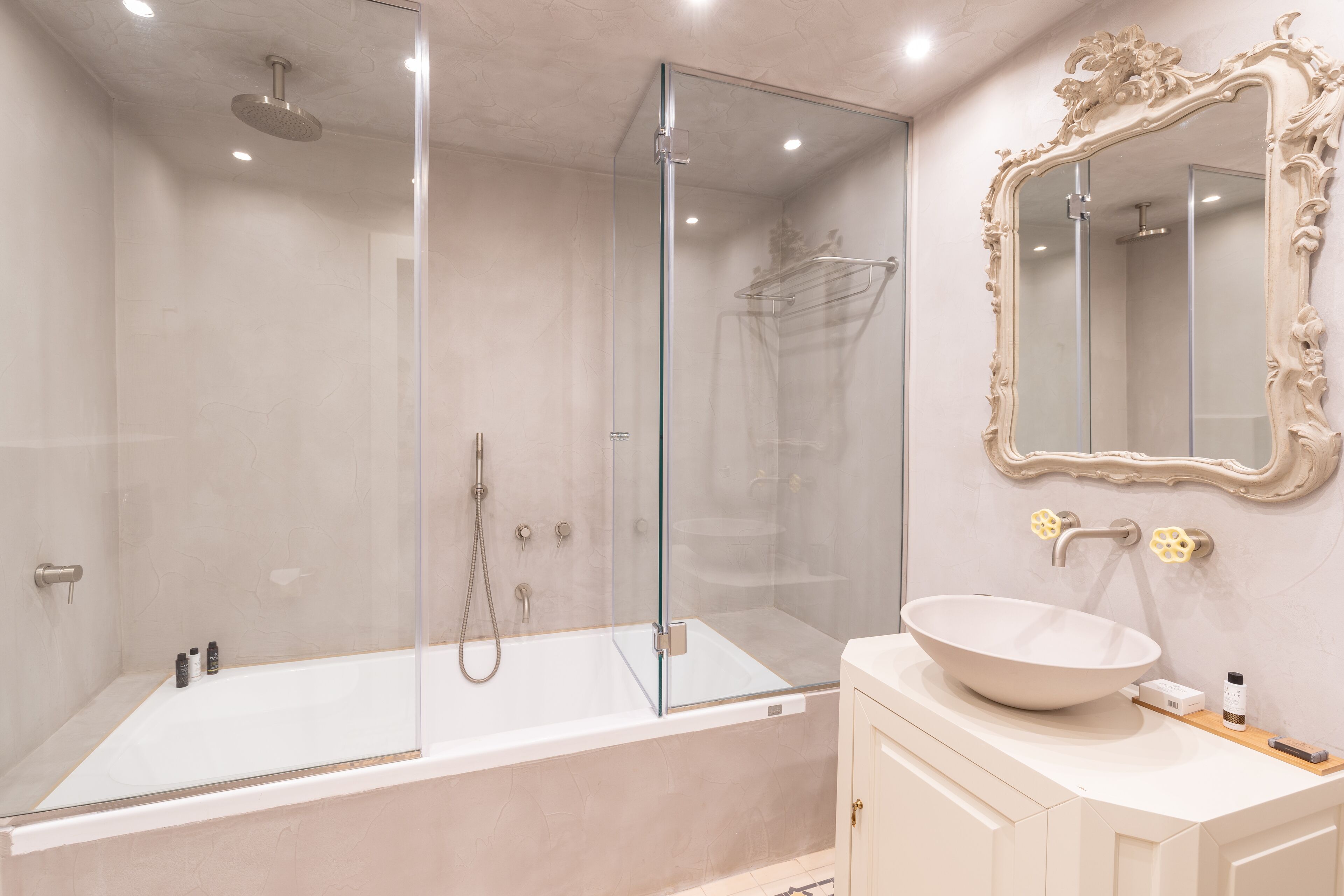 junior suite | premium bedding, pillow-top beds, minibar, in-room safe