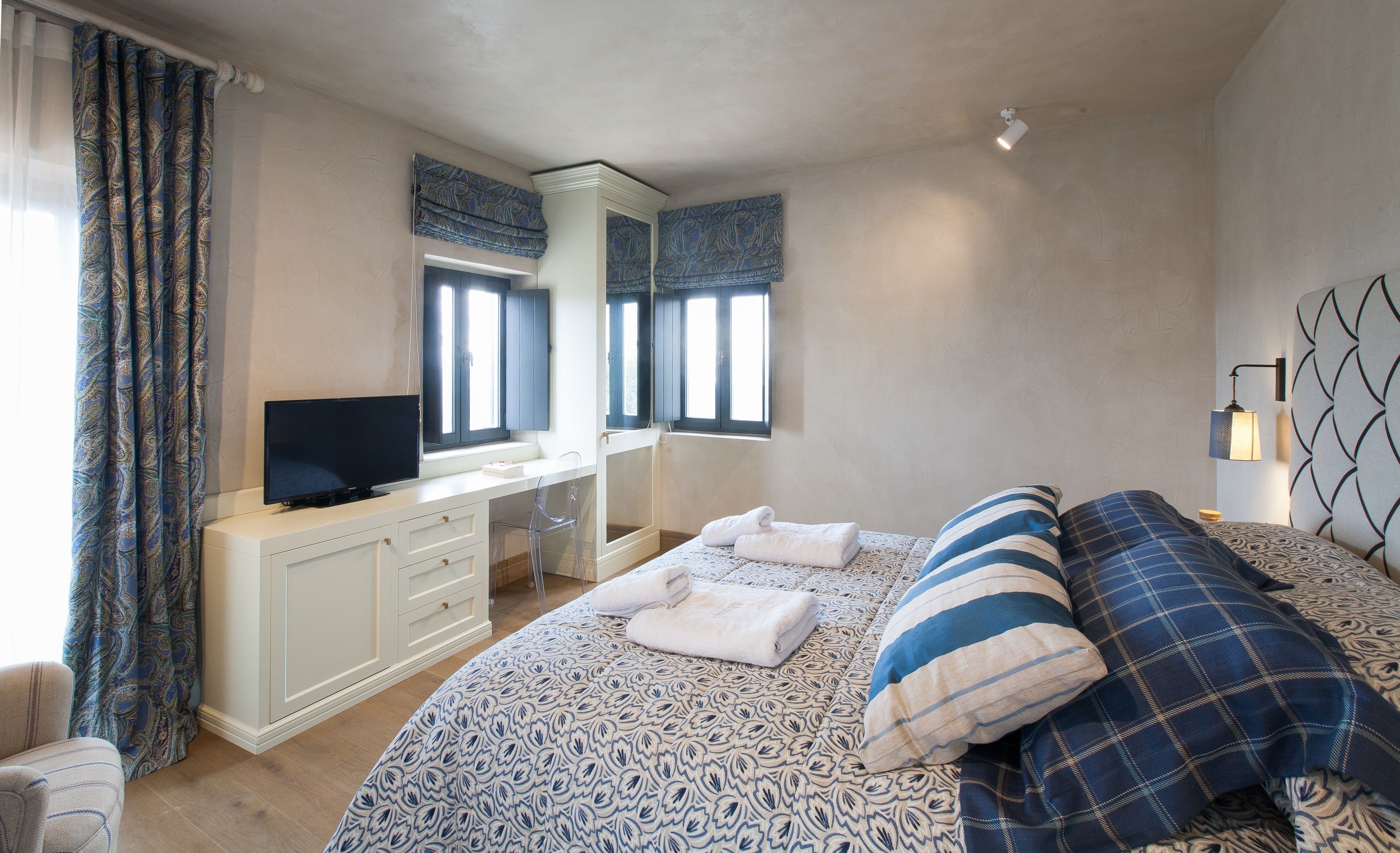 superior double room | premium bedding, pillow-top beds, minibar, in-room safe