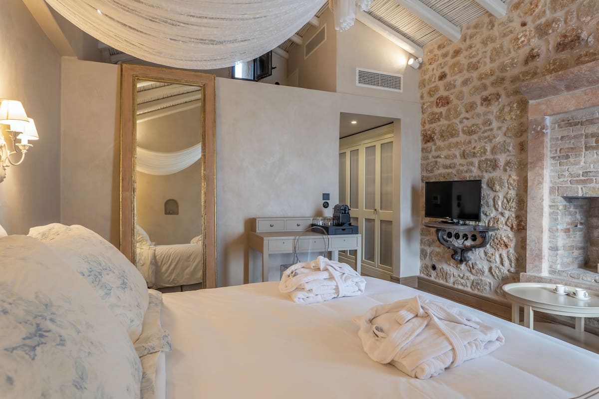 高级房 | 高档床上用品、加厚床垫、迷你吧、客房内保险箱