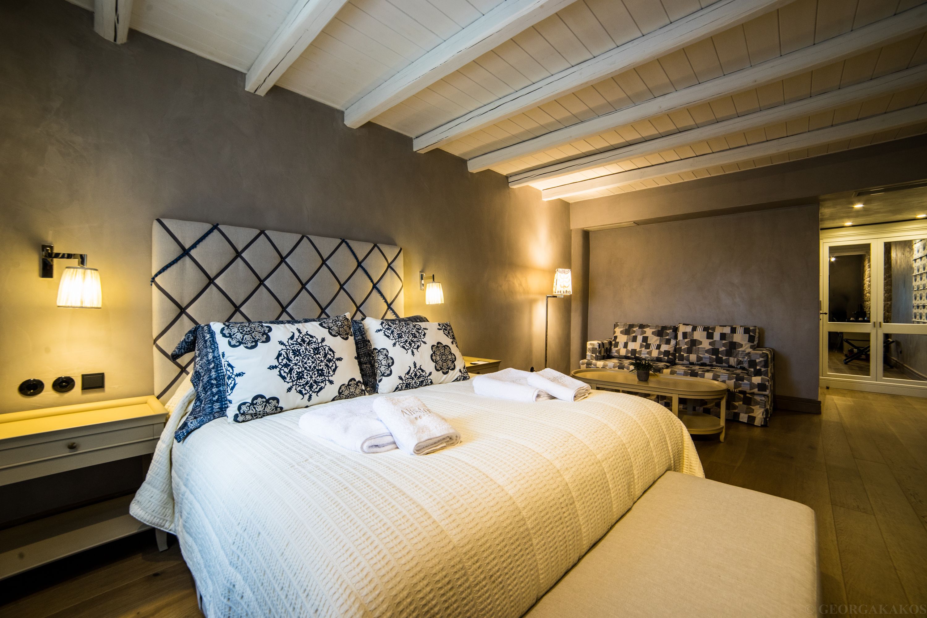 junior suite | premium bedding, pillow-top beds, minibar, in-room safe