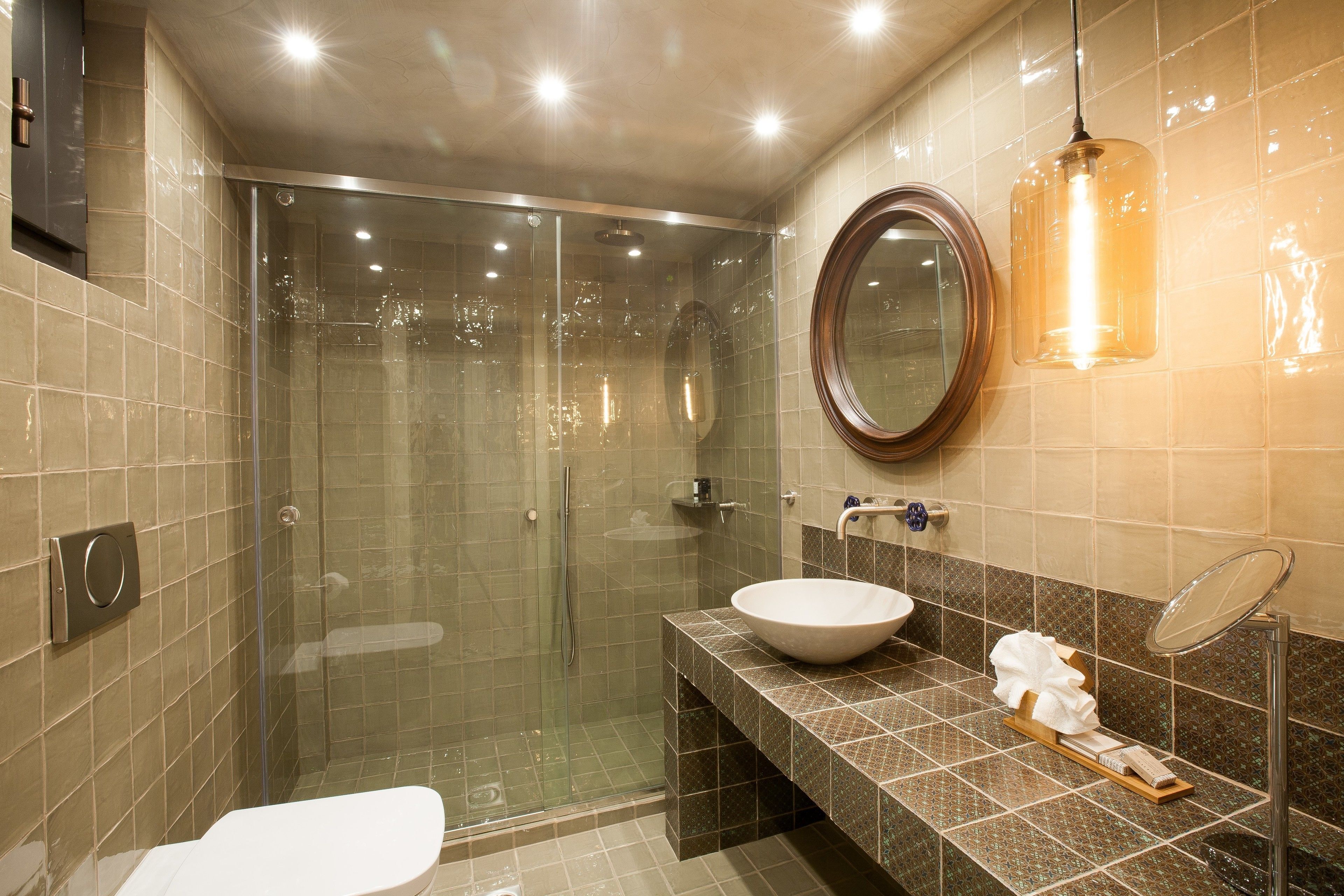 deluxe double room, 1 king bed, non smoking, balcony | bathroom | combined shower/bathtub, rainfall showerhead, free toiletries