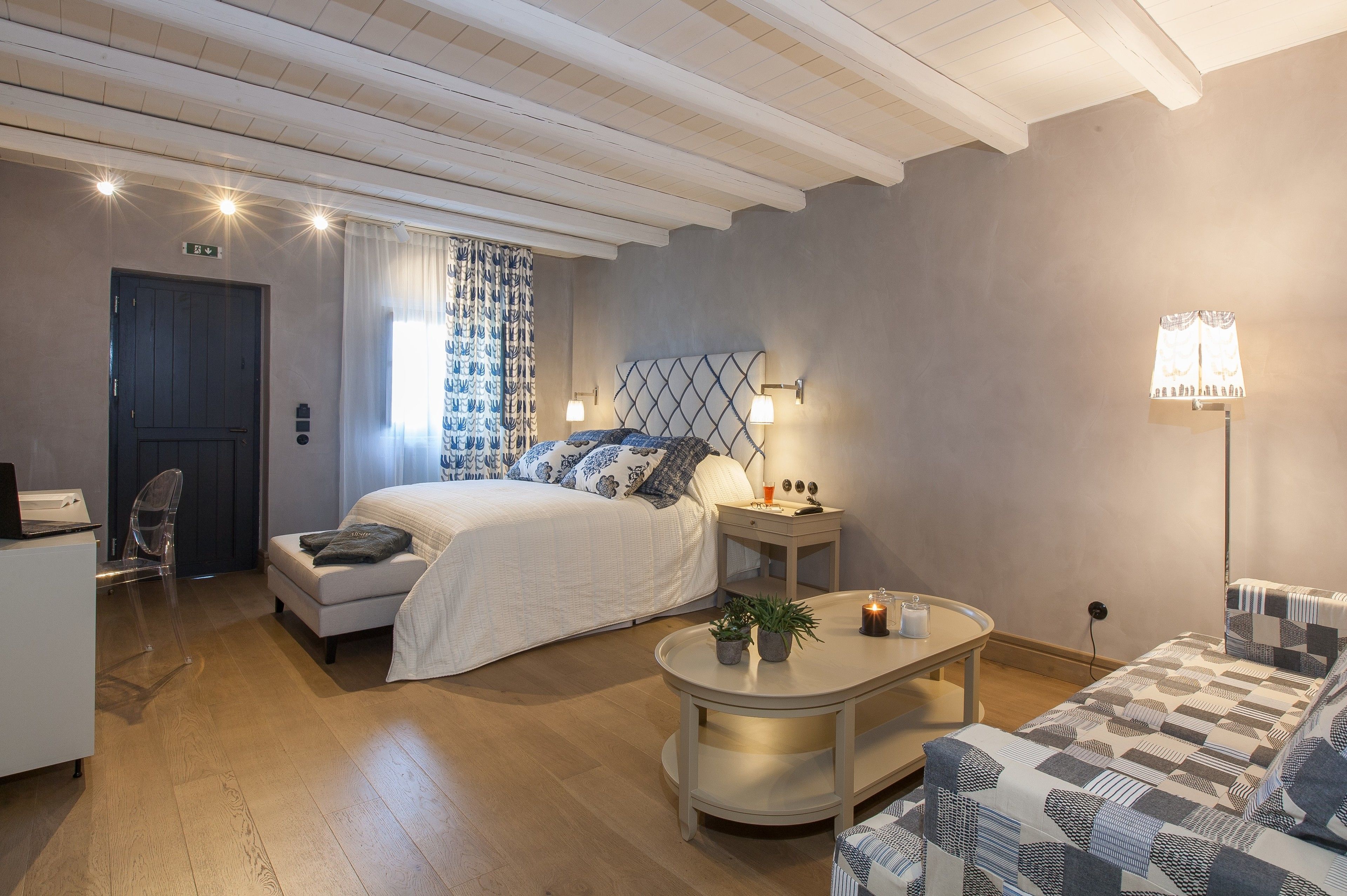 junior suite | premium bedding, pillow-top beds, minibar, in-room safe