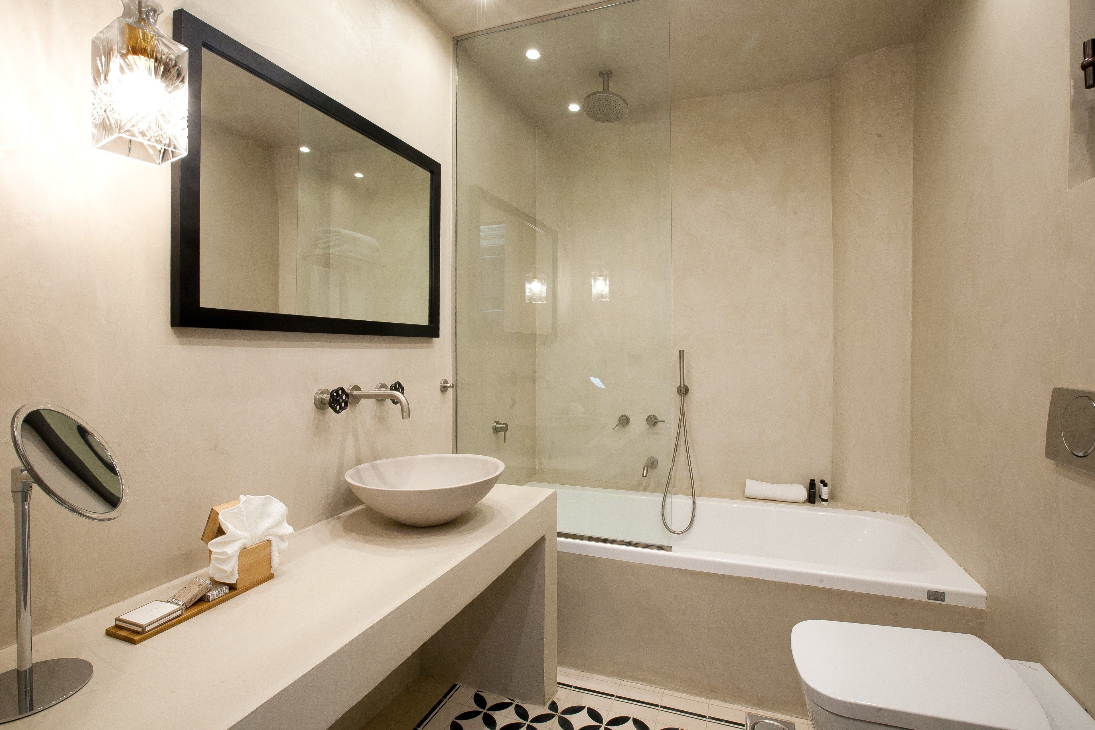 deluxe double room, 1 king bed, non smoking, balcony | bathroom | combined shower/bathtub, rainfall showerhead, free toiletries