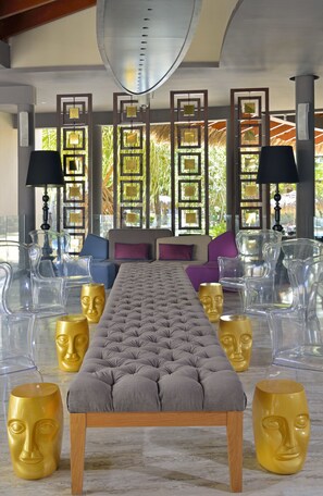 6 barer/lounger, 2 poolbarer, bar i poolen och strandbar