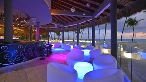 6 bars/lounges, 2 poolside bars, swim-up bar, beach bar - Royal Service at Paradisus Punta Cana - Adults Only (Punta Cana)