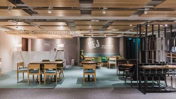 Área de estar no saguão