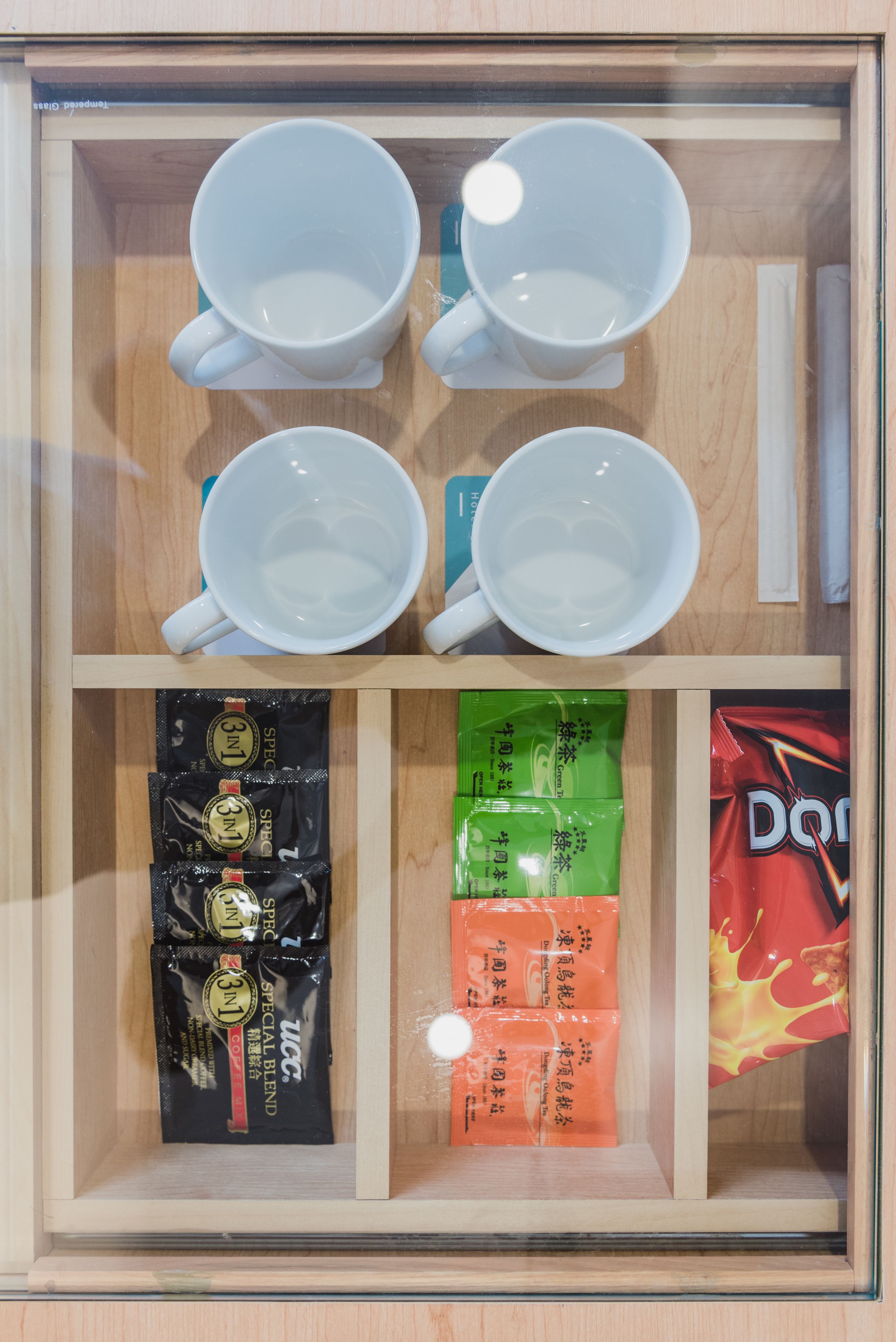 deluxe quadruple room, city view | minibar