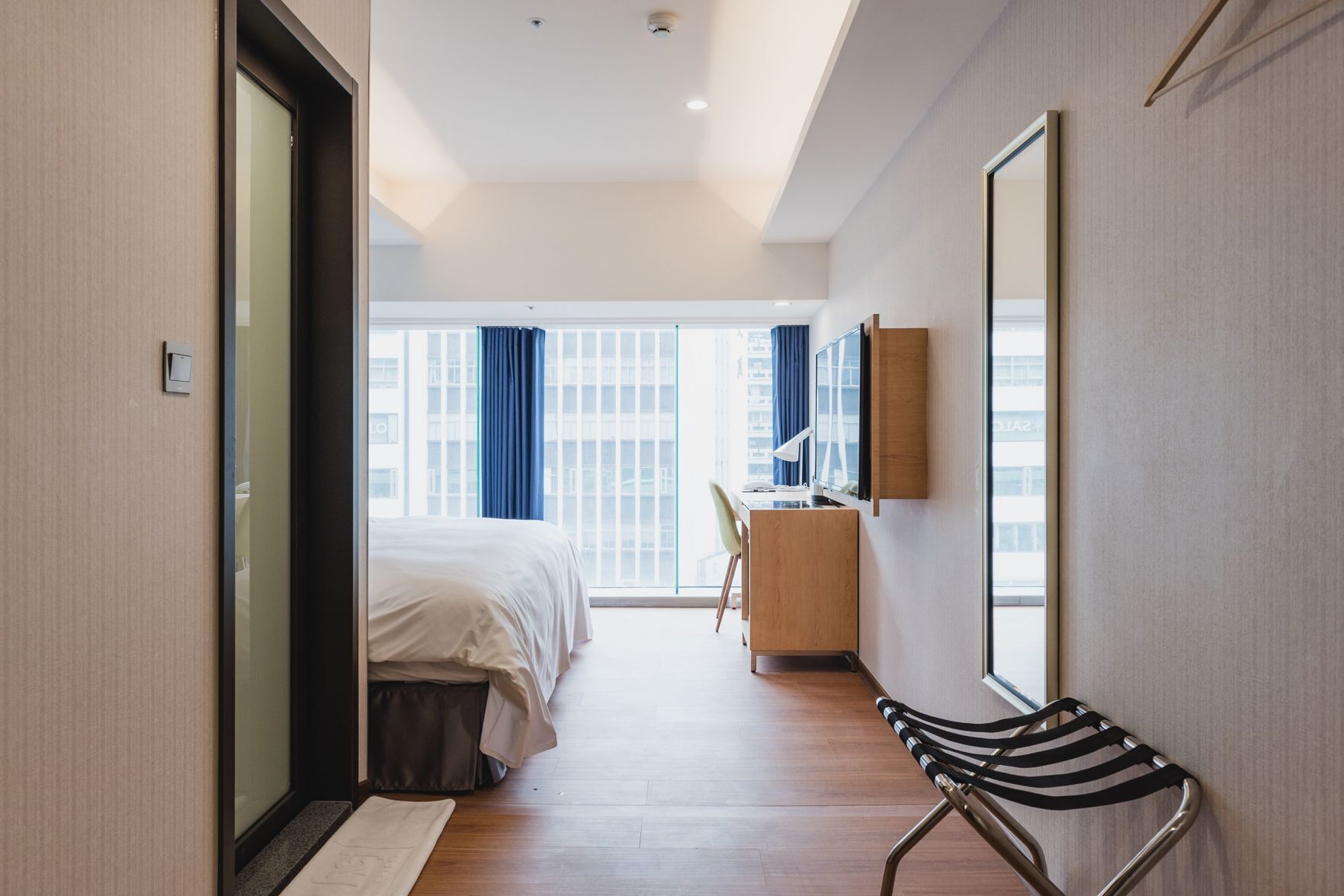 Donsdekens, een gratis minibar, een kluis op de kamer, een bureau