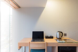 오리/거위털 이불, 무료 미니바, 객실 내 금고, 책상