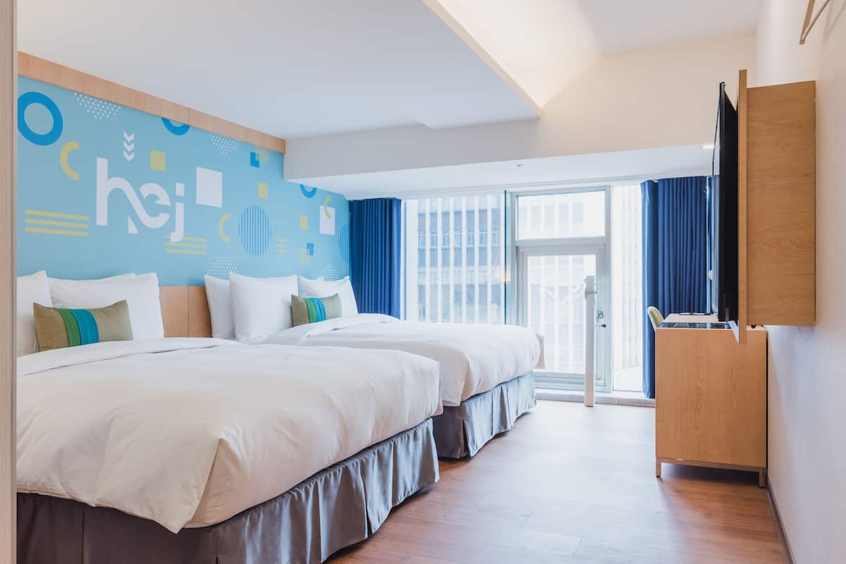 Deluxe Quadruple Room, City View