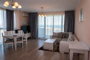 Living area - Long Beach Resort & Spa (Dolni Chiflik)