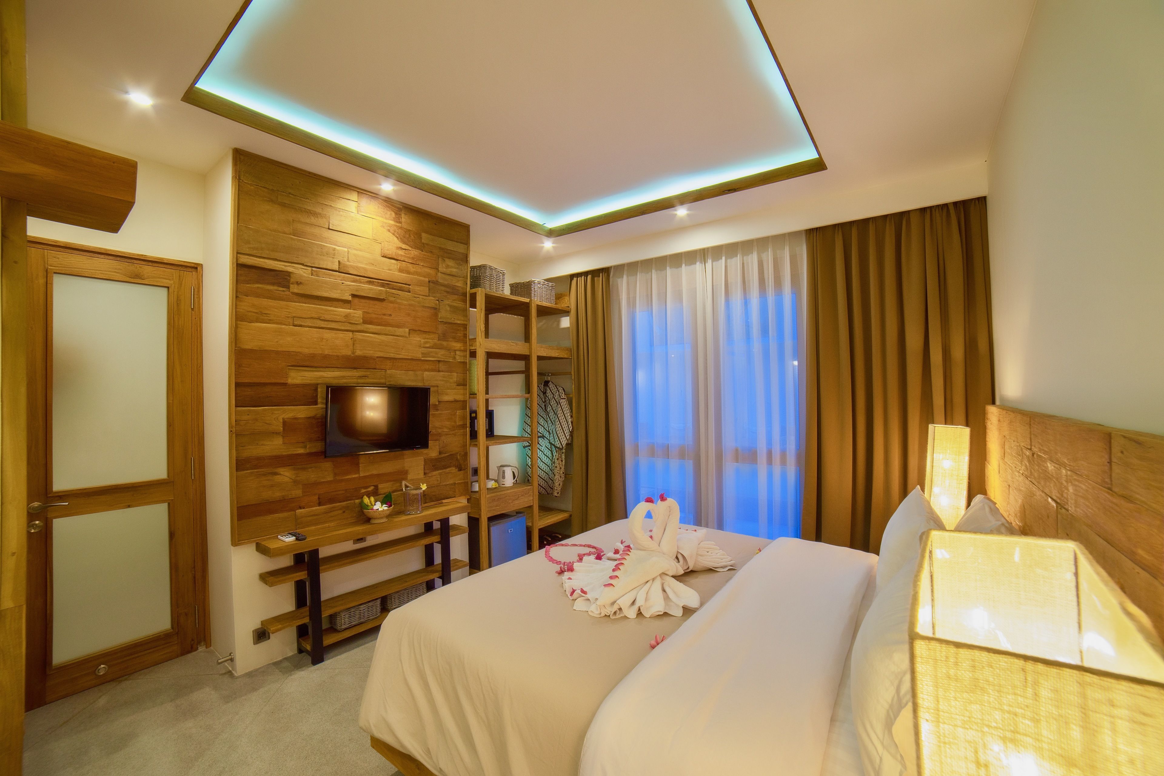 deluxe room, pool view | 1 bedroom, premium bedding, minibar, in-room safe