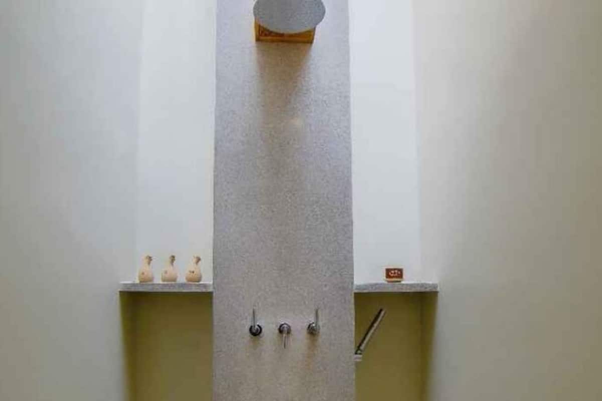 Salle de bain | Douche, douche à « effet pluie », articles de toilette gratuits