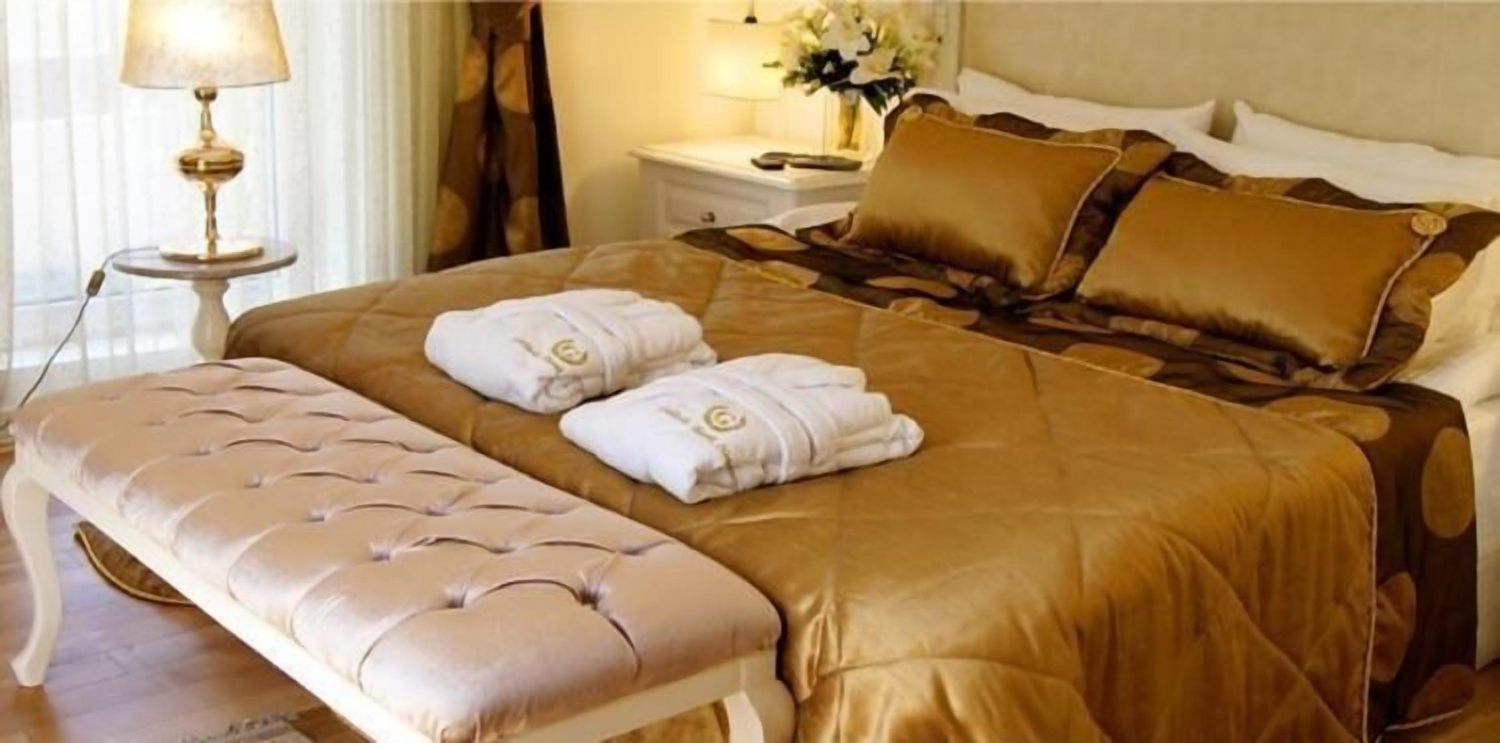 minibar, in-room safe, desk, soundproofing