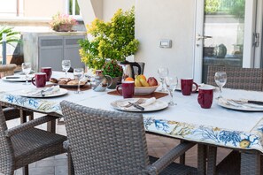 Villa, 4 Bedrooms | Living area | Flat-screen TV - Villa Totti (Sant'Agnello)