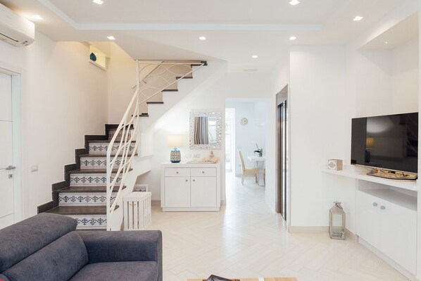 Villa - 4 sovrum | Vardagsrum | Platt-tv