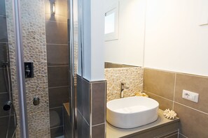 Villa, 4 Bedrooms | Bathroom | Shower, towels - Villa Totti (Sant'Agnello)