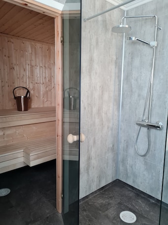 Apartamento Confort | Baño | Secador de pelo y papel higiénico