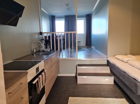 Tabla de planchar con plancha, wifi gratis y ropa de cama