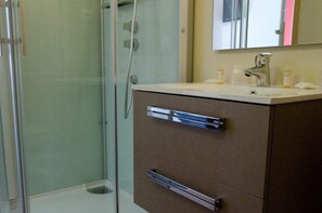 Bathroom sink - Hôtel Le Bon Cap (Plurien)
